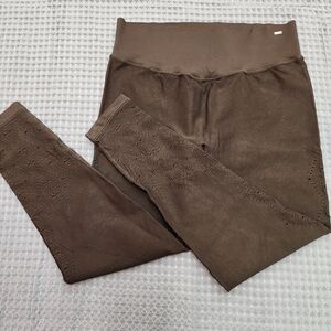 PINK Victoria's Secret Vented Sides Black Leggings. Used. Very Good Condition.